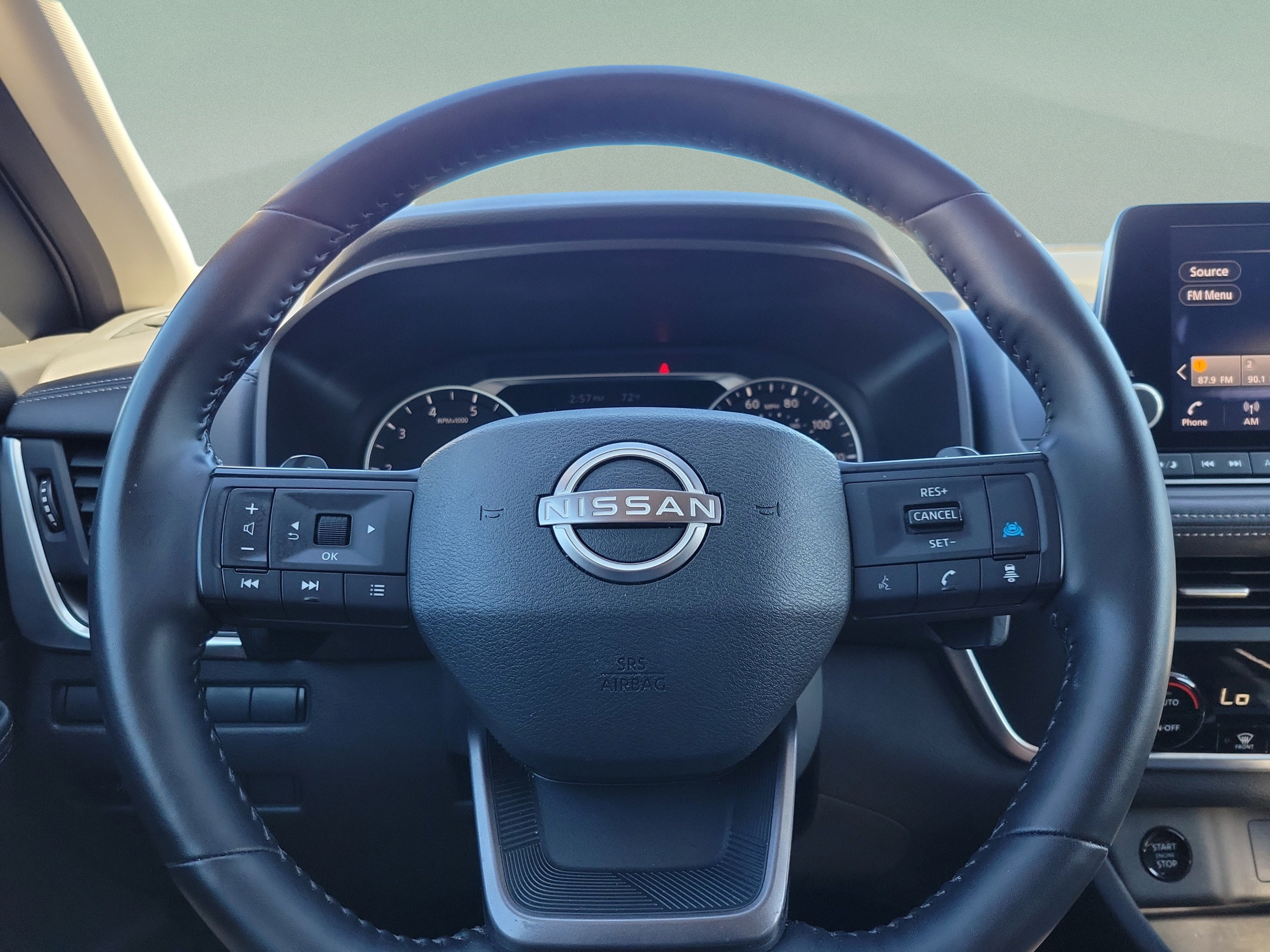 Used 2025 Nissan Rogue SV FWD image 22