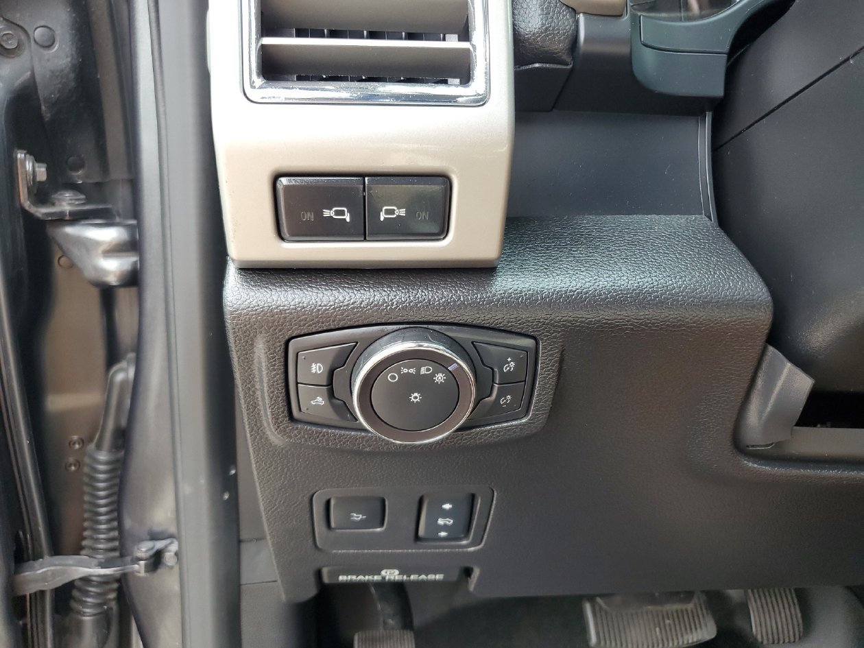 Used 2017 Ford F250 Lariat w/ Lariat Ultimate Package AWD/4WD image 30