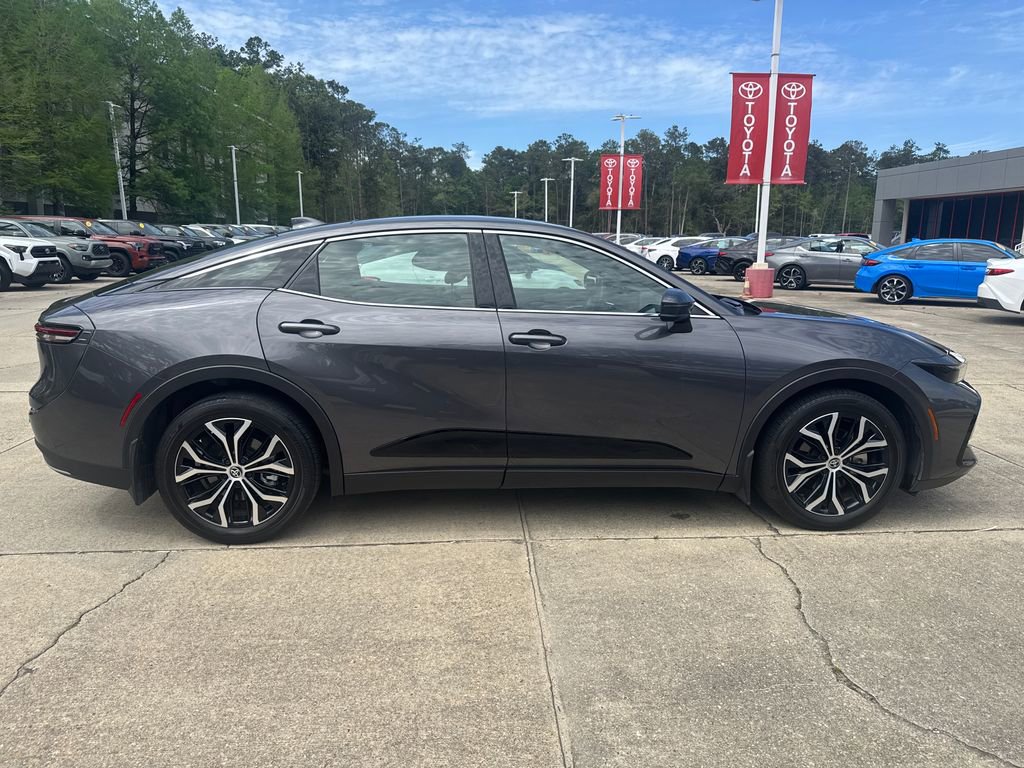 Used 2023 Toyota Crown Limited image 8