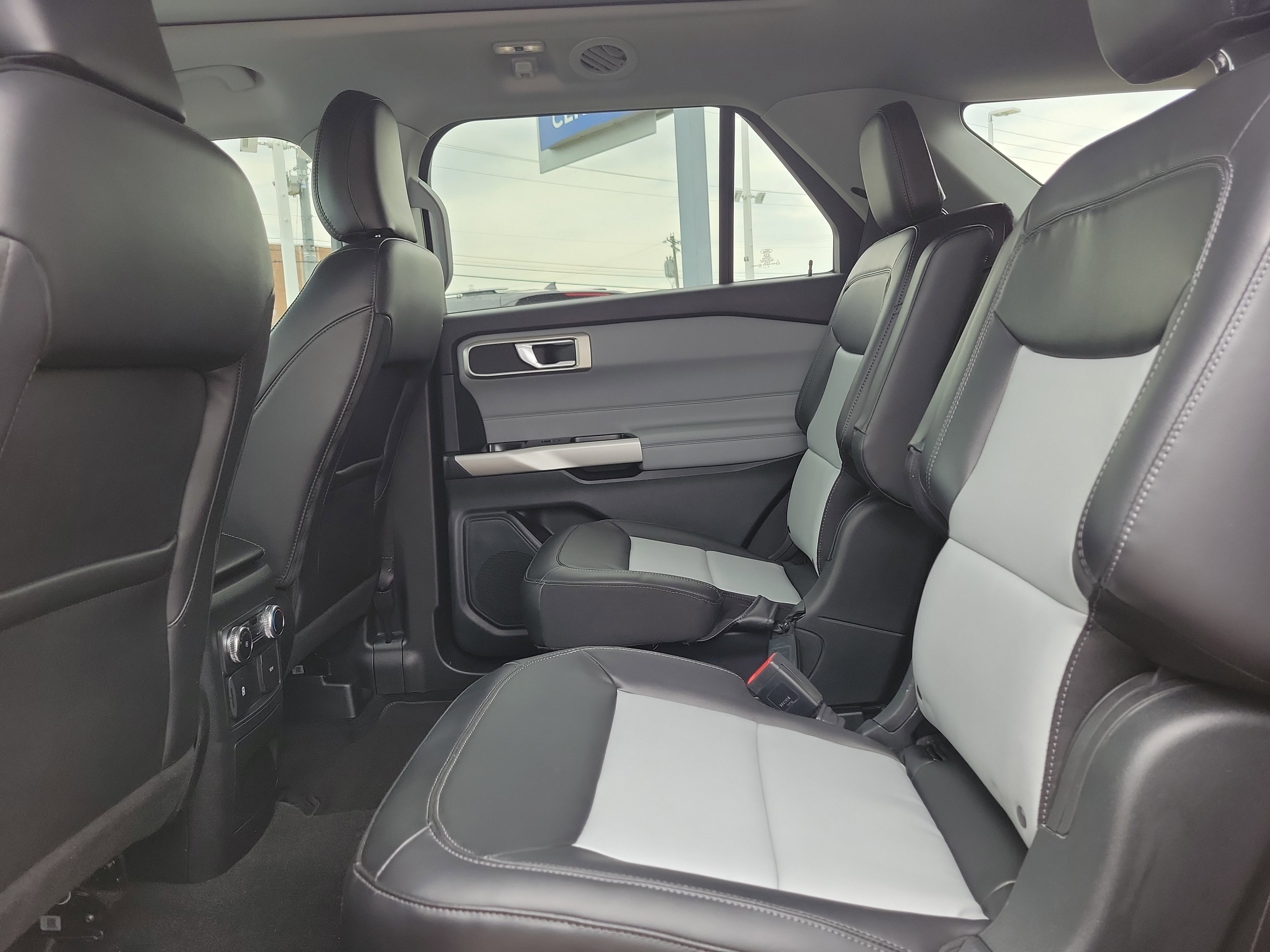 Used 2023 Ford Explorer XLT w/ Equipment Group 202A AWD/4WD image 14