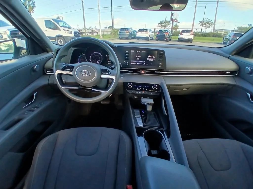 Used 2021 Hyundai Elantra Blue image 20