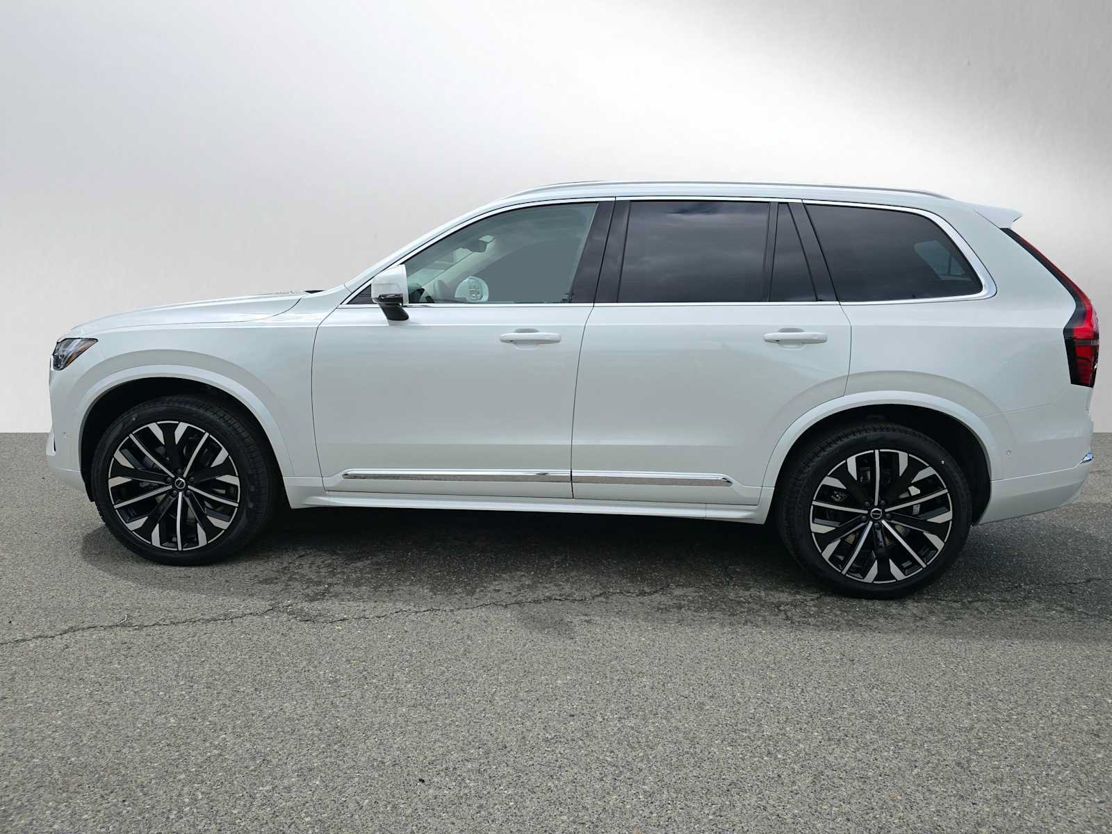 New 2026 Volvo XC90 B6 Plus w/ Protection Package AWD/4WD image 6