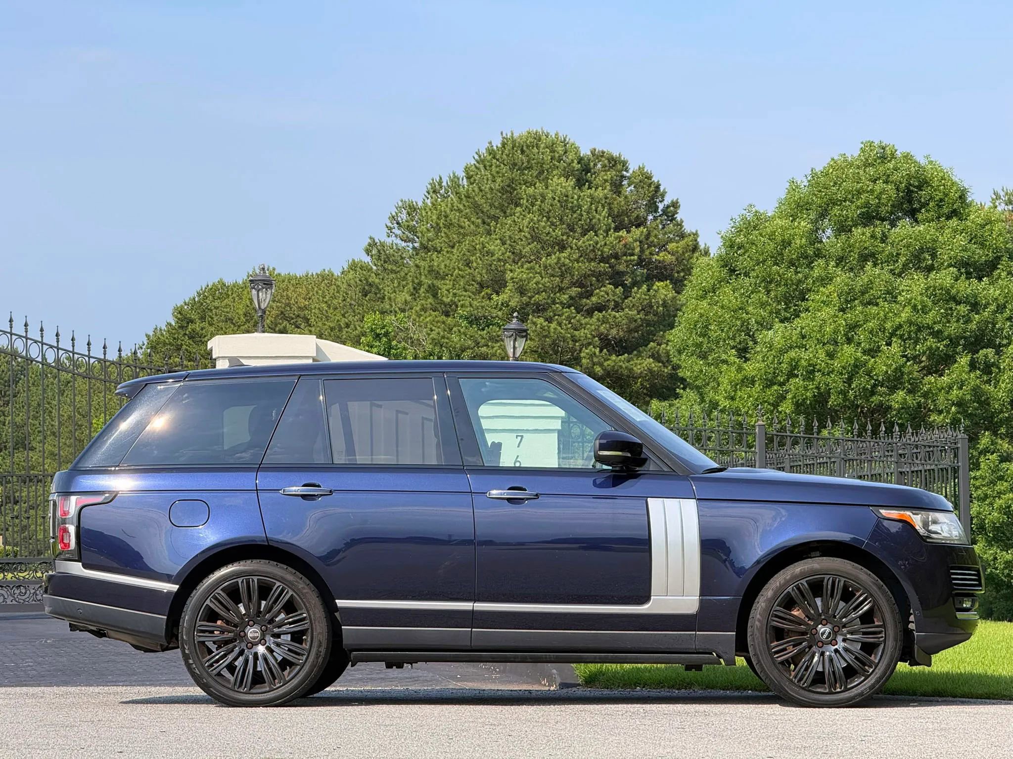 Used 2016 Land Rover Range Rover Autobiography AWD/4WD image 6