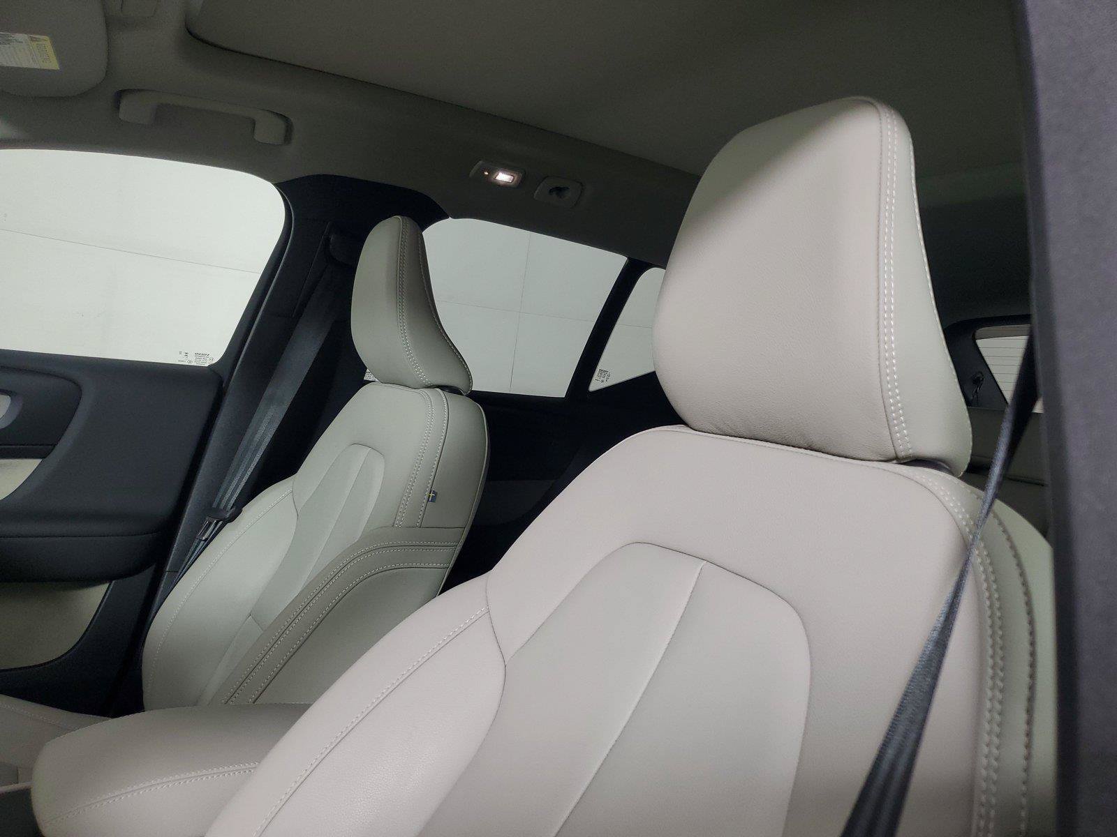Certified 2024 Volvo XC40 B5 Plus w/ Protection Package Premier AWD/4WD image 23