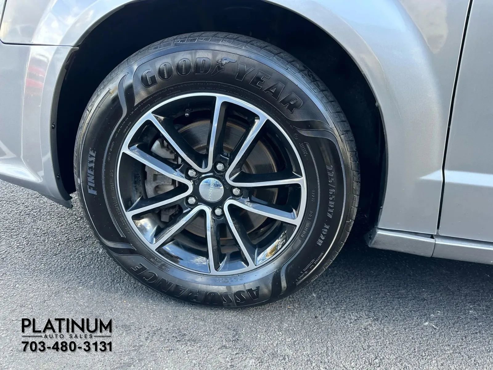 Used 2018 Dodge Grand Caravan GT image 18