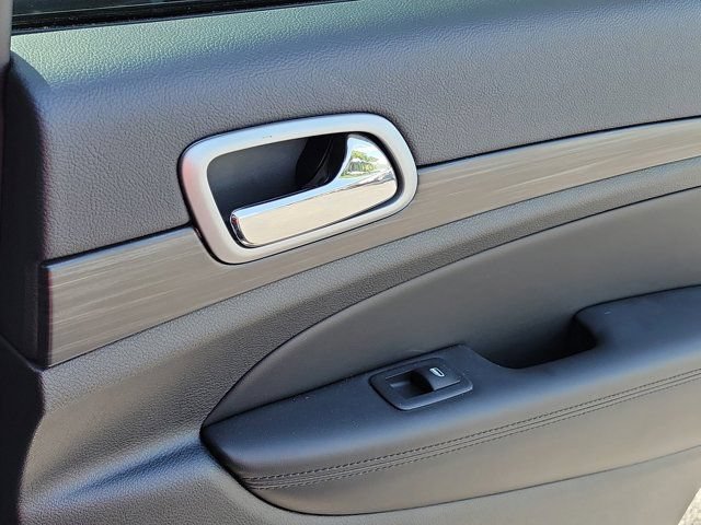 Used 2022 Jeep Grand Cherokee Laredo X RWD image 7