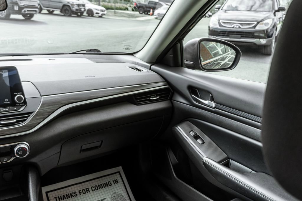 Used 2024 Nissan Altima 2.5 SV image 12