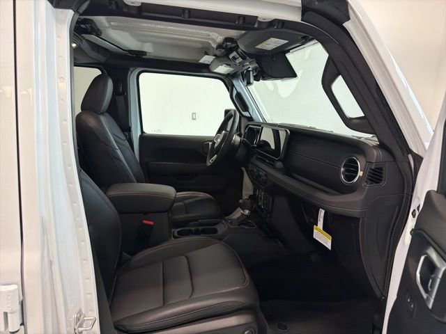 Used 2024 Jeep Wrangler Unlimited Sahara w/ Technology Group AWD/4WD image 36