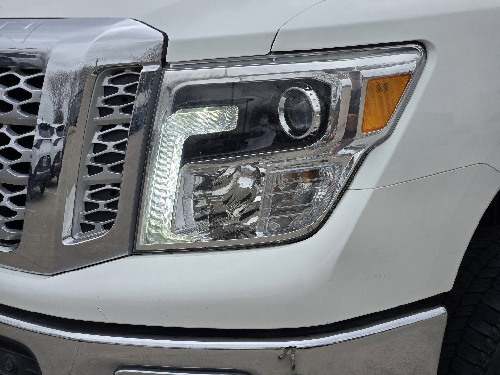 Used 2017 Nissan Titan SL image 15