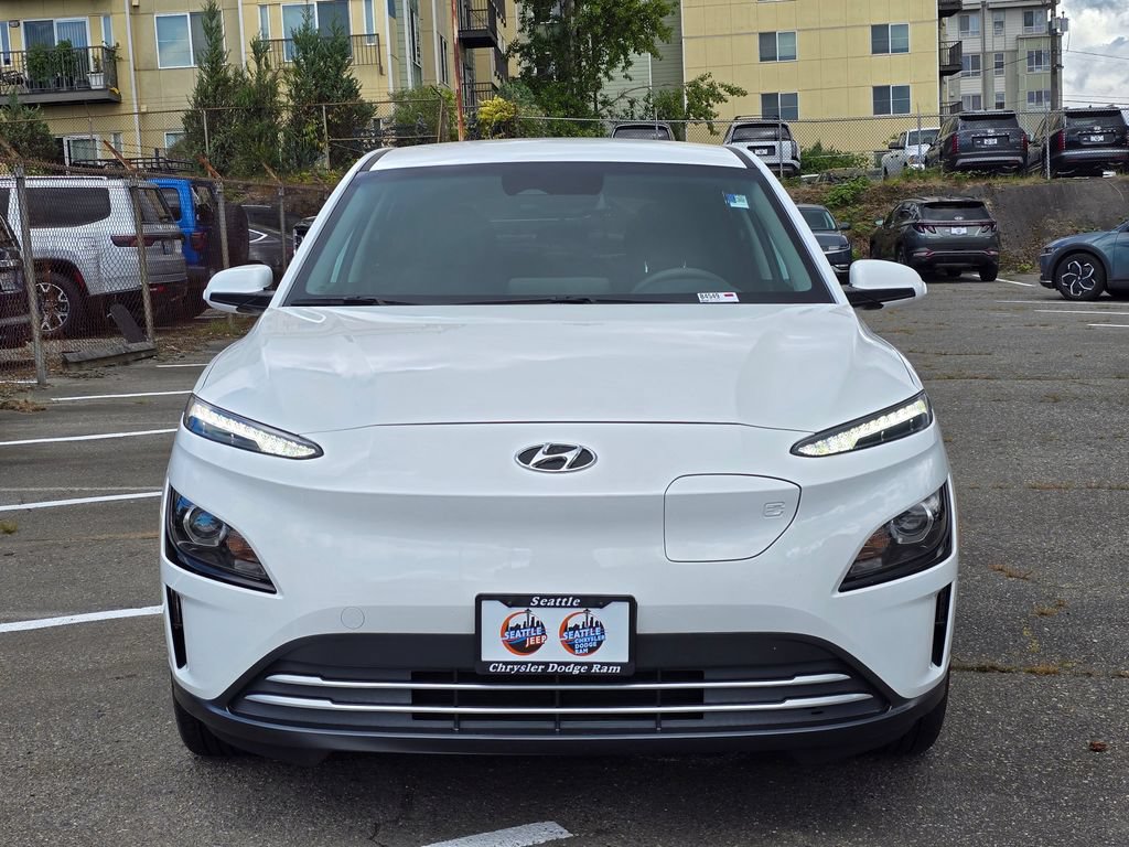 Used 2023 Hyundai Kona SE FWD image 2