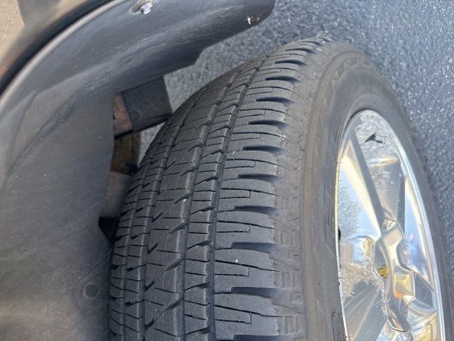 Used 2010 Chevrolet Avalanche LTZ AWD/4WD image 12
