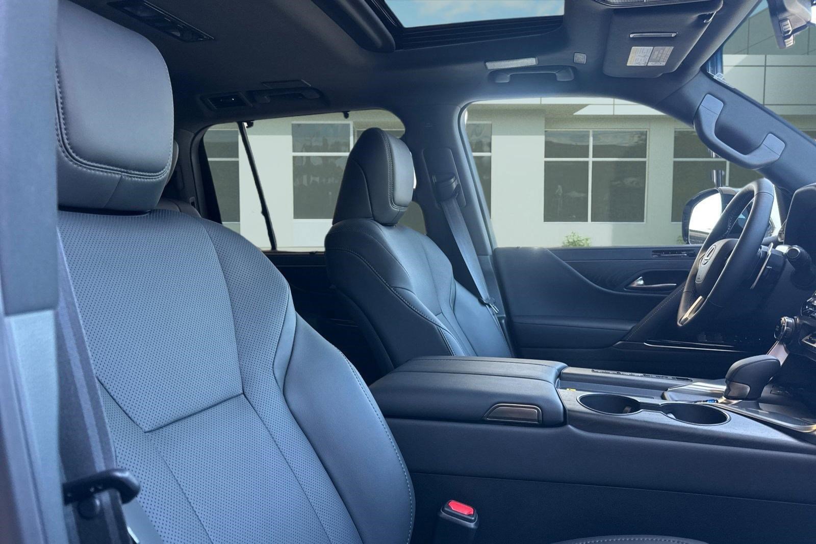 Used 2026 Lexus LX 700h Overtrail AWD/4WD image 30