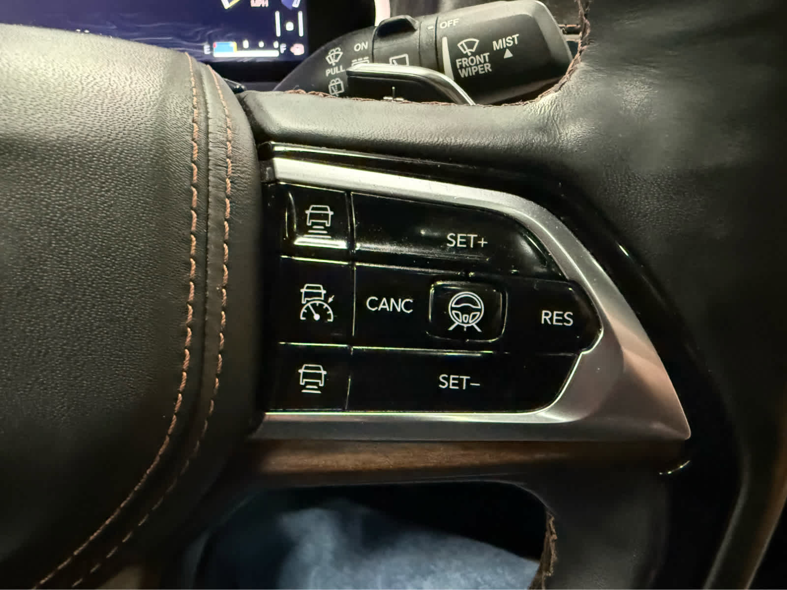 Used 2021 Jeep Grand Cherokee L Summit w/ Luxury Tech Group V image 15