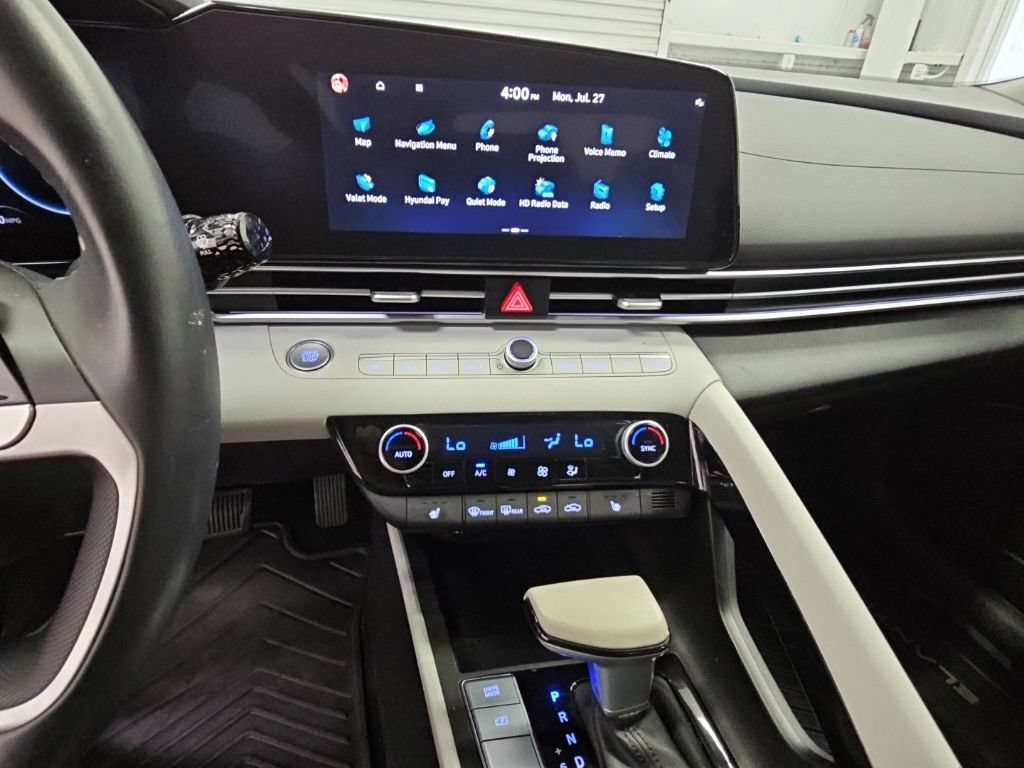 Used 2025 Hyundai Elantra Limited FWD image 13