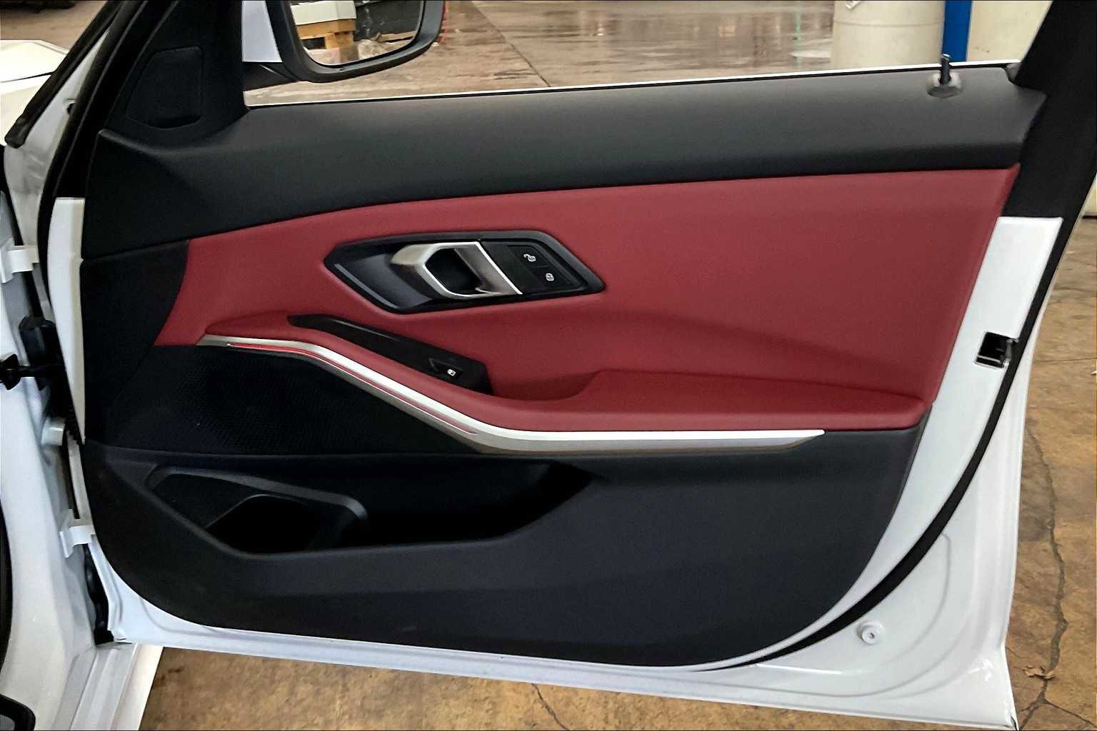 Used 2025 BMW 330i Sedan w/ Premium Package image 27