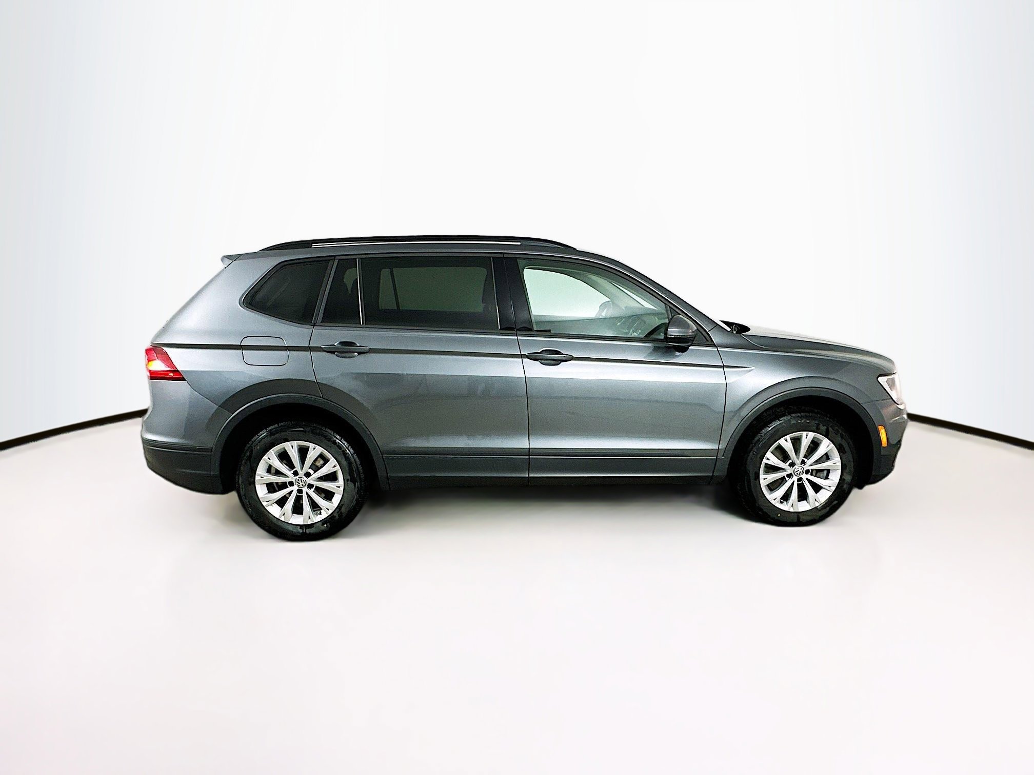 Used 2018 Volkswagen Tiguan S image 5