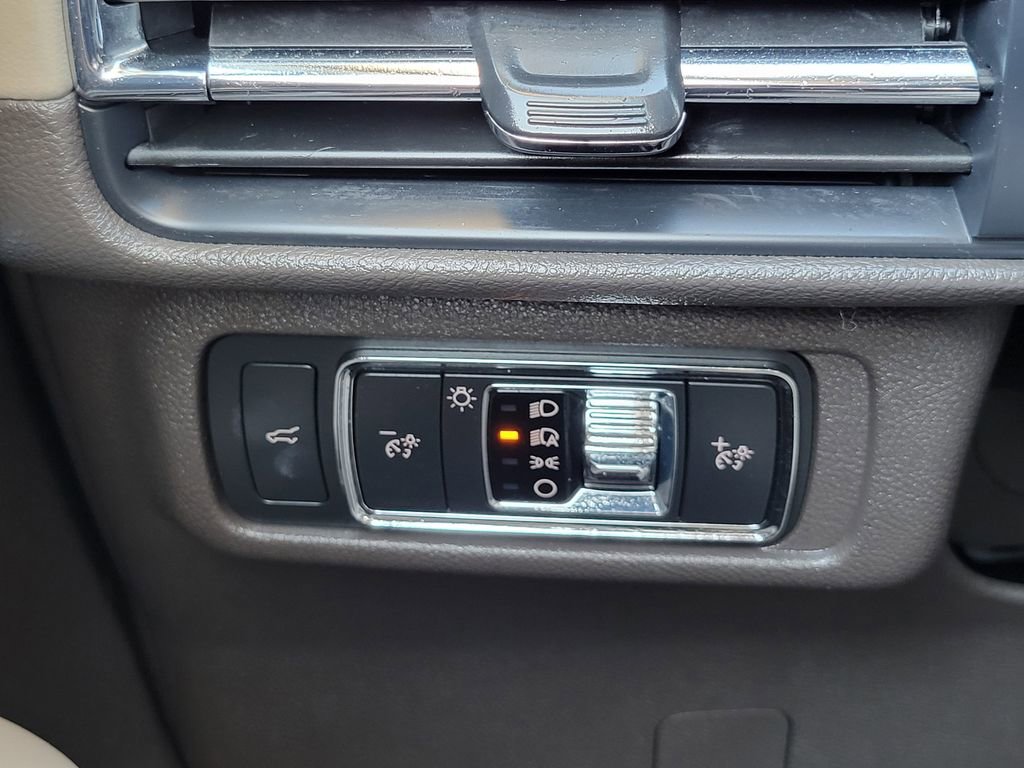 Used 2021 Lincoln Corsair FWD w/ Equipment Group 101A image 28