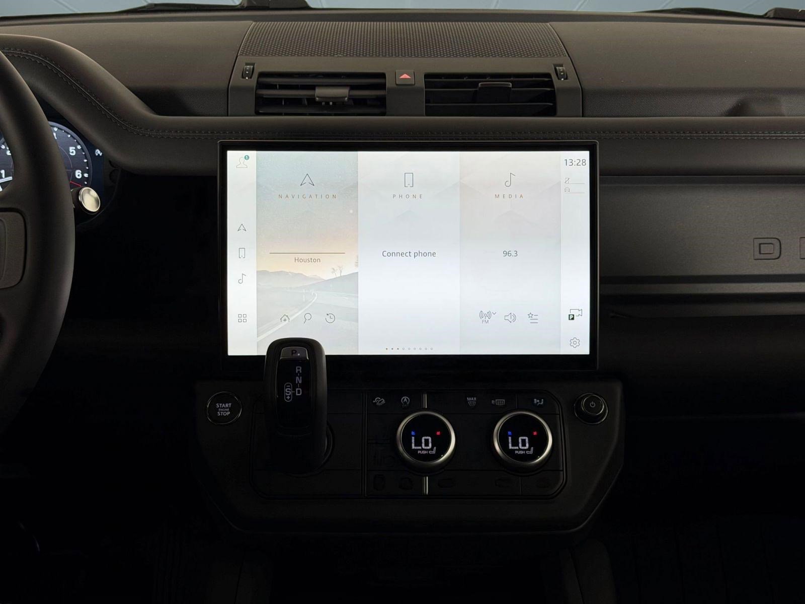 Used 2026 Land Rover Defender 110 S image 23