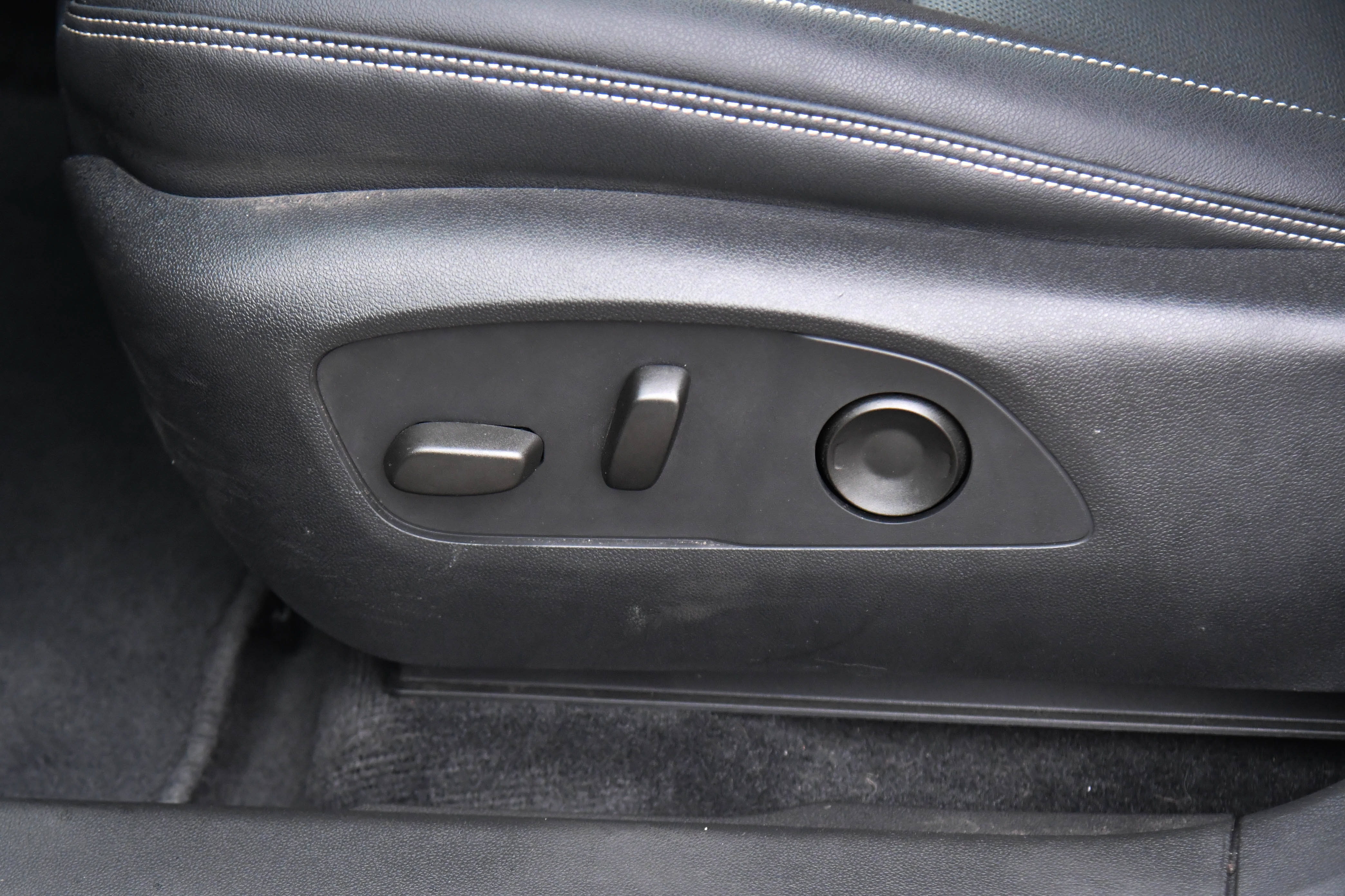 Used 2024 Chevrolet Blazer EV LT AWD/4WD image 16
