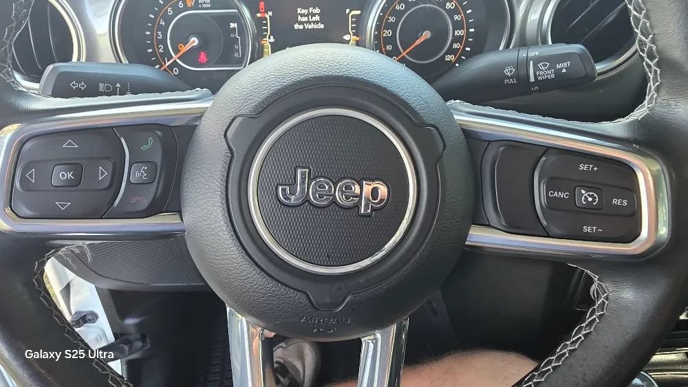 Used 2021 Jeep Gladiator Overland w/ Safety Group AWD/4WD image 23