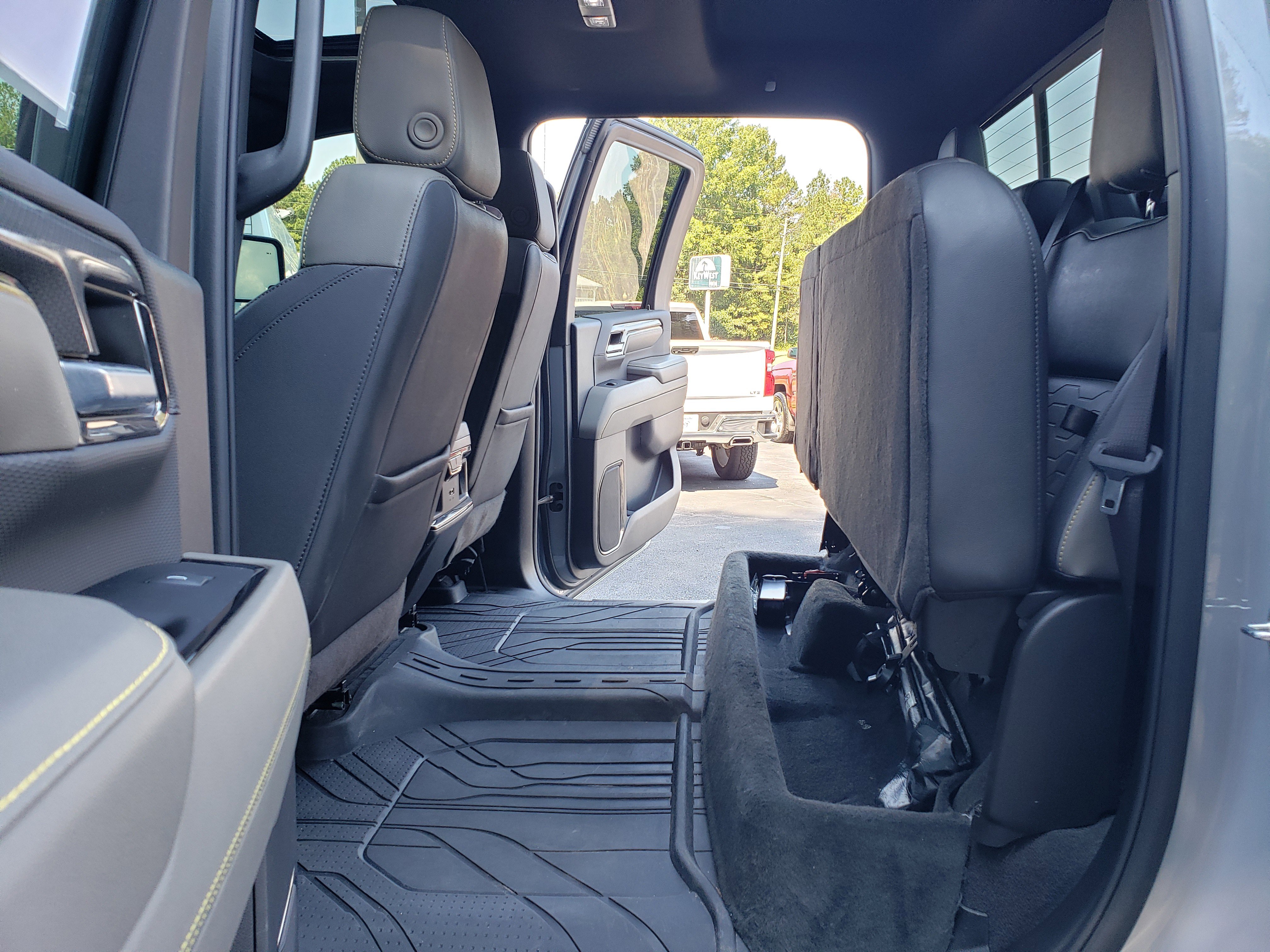 Used 2024 Chevrolet Silverado 2500 ZR2 w/ Technology Package image 32