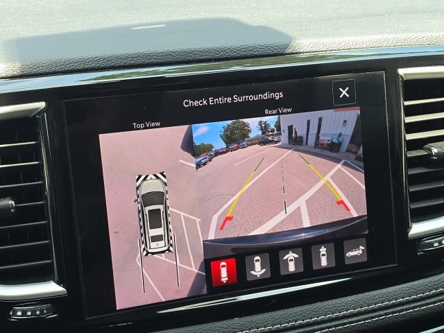 Used 2023 Chrysler Pacifica Touring-L FWD image 32
