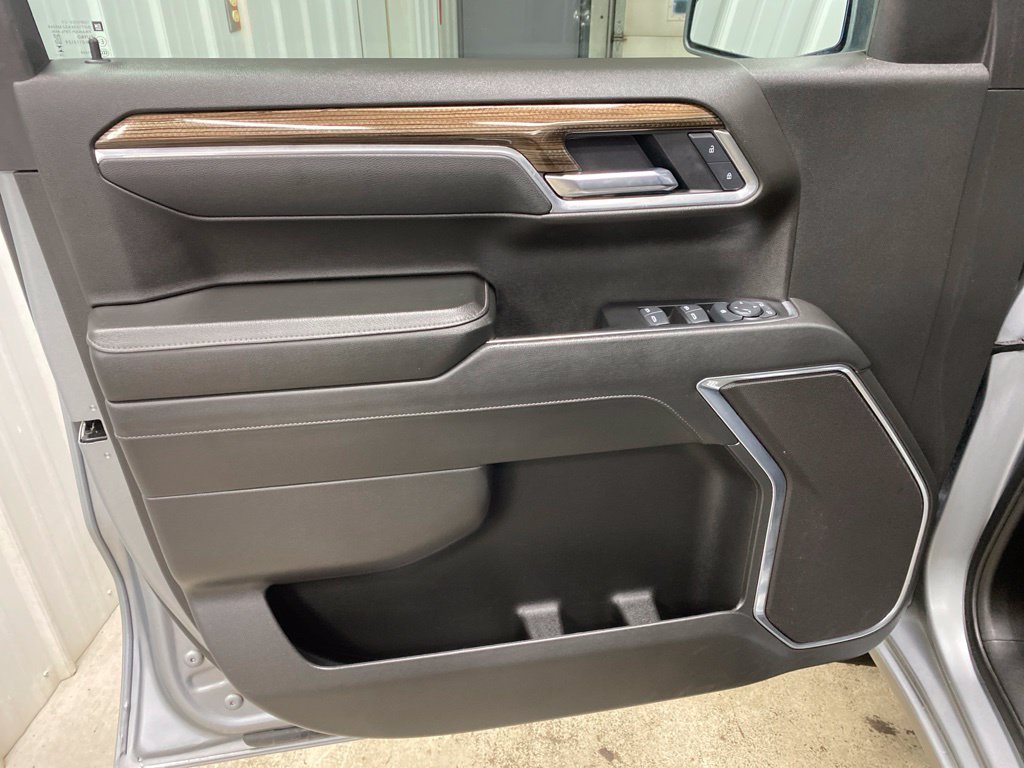 Used 2025 Chevrolet Silverado 1500 LT AWD/4WD image 26