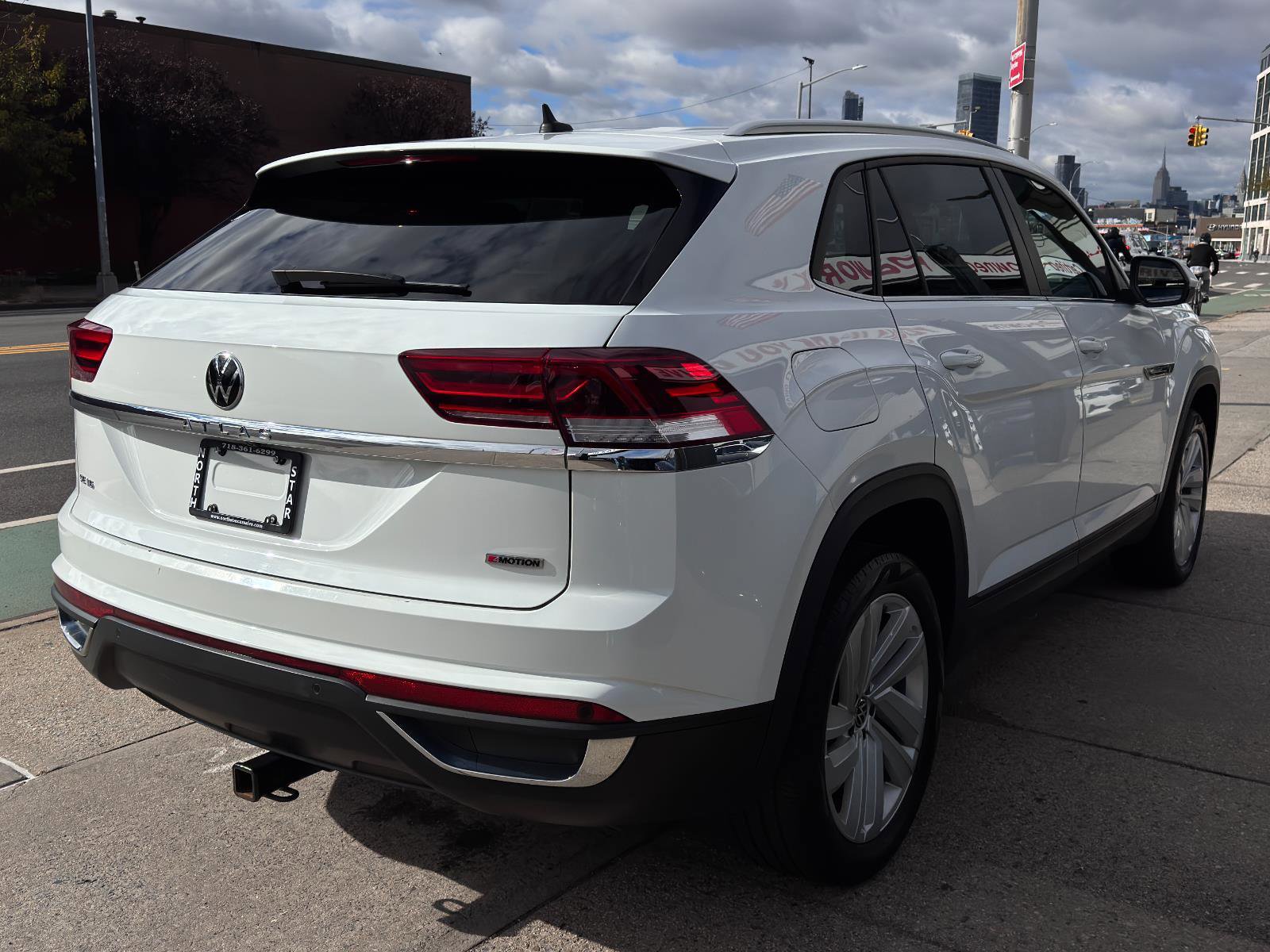 Used 2021 Volkswagen Atlas Cross Sport SE image 4