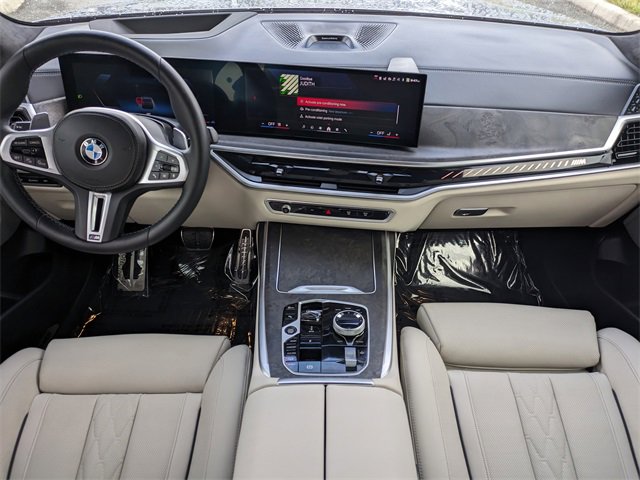 Used 2025 BMW X7 M60i image 11