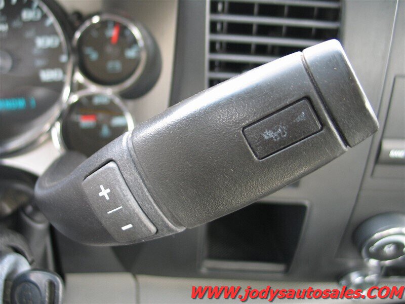 Used 2008 Chevrolet Silverado 3500 W/T AWD/4WD image 9
