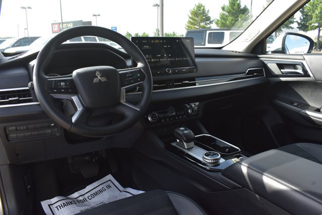 Used 2025 Mitsubishi Outlander SE FWD image 19