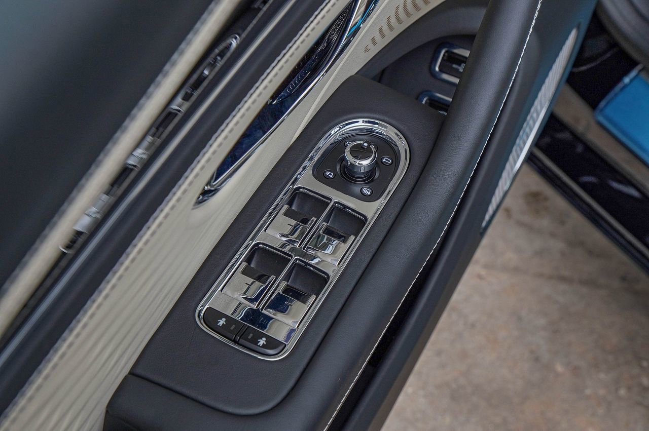 New 2026 Bentley Flying Spur Plug-In Hybrid image 35