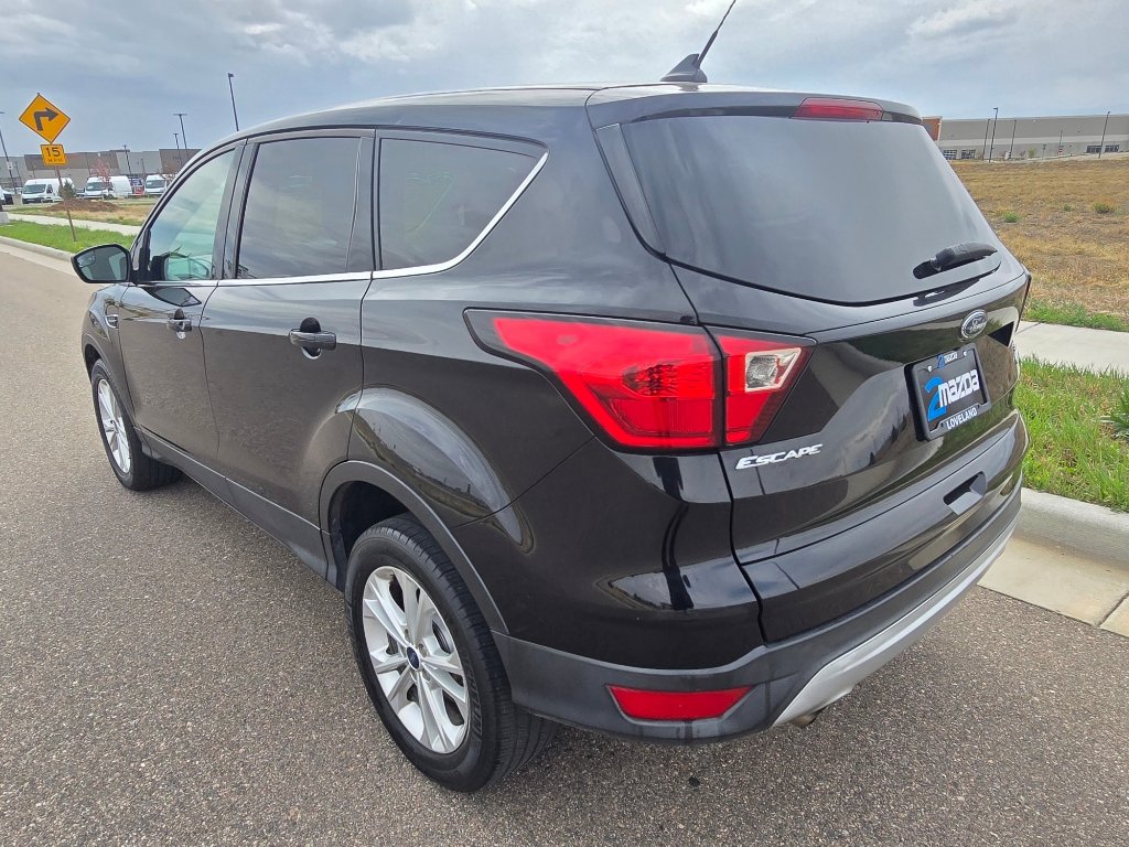 Used 2019 Ford Escape SE image 3
