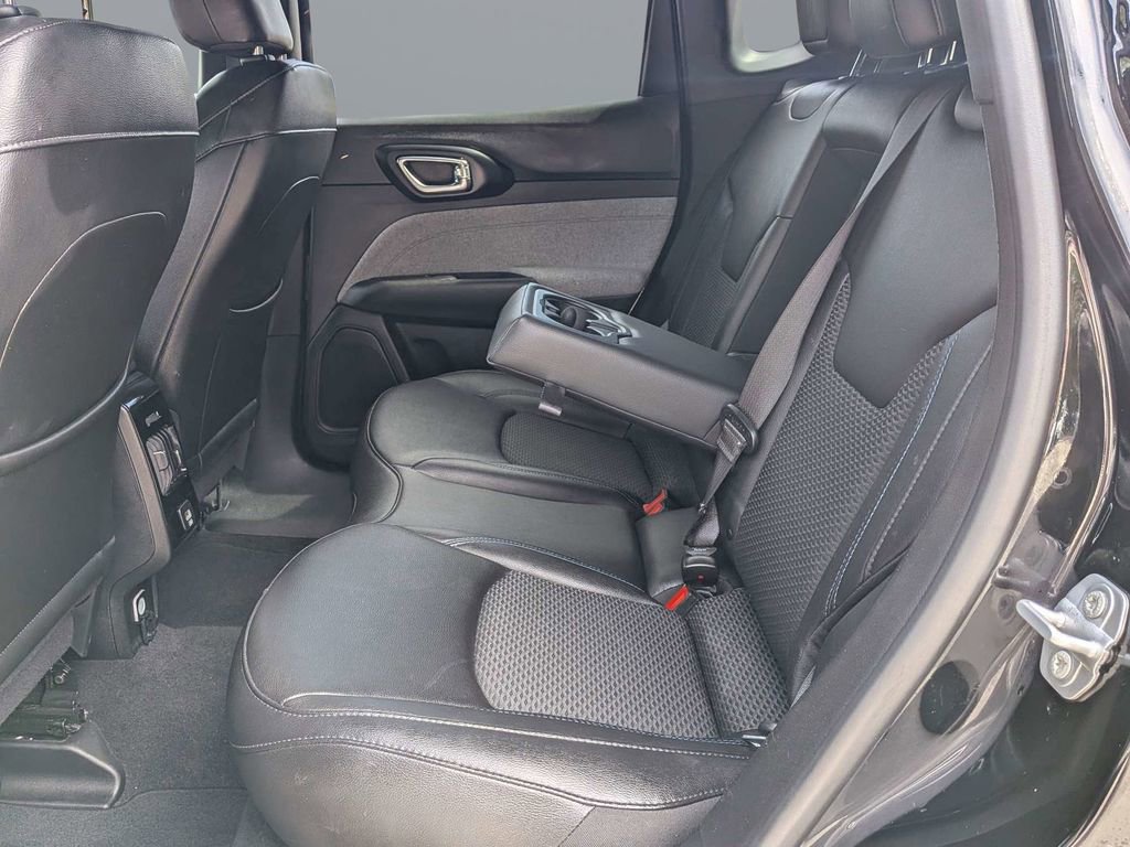 Used 2024 Jeep Compass Latitude image 13