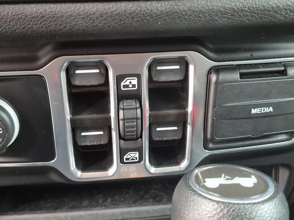 Used 2025 Jeep Wrangler Unlimited Sport AWD/4WD image 13