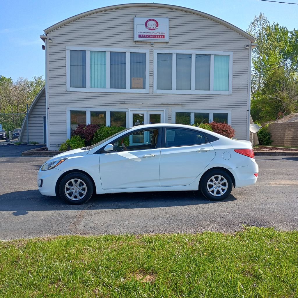 Used 2013 Hyundai Accent GLS image 2