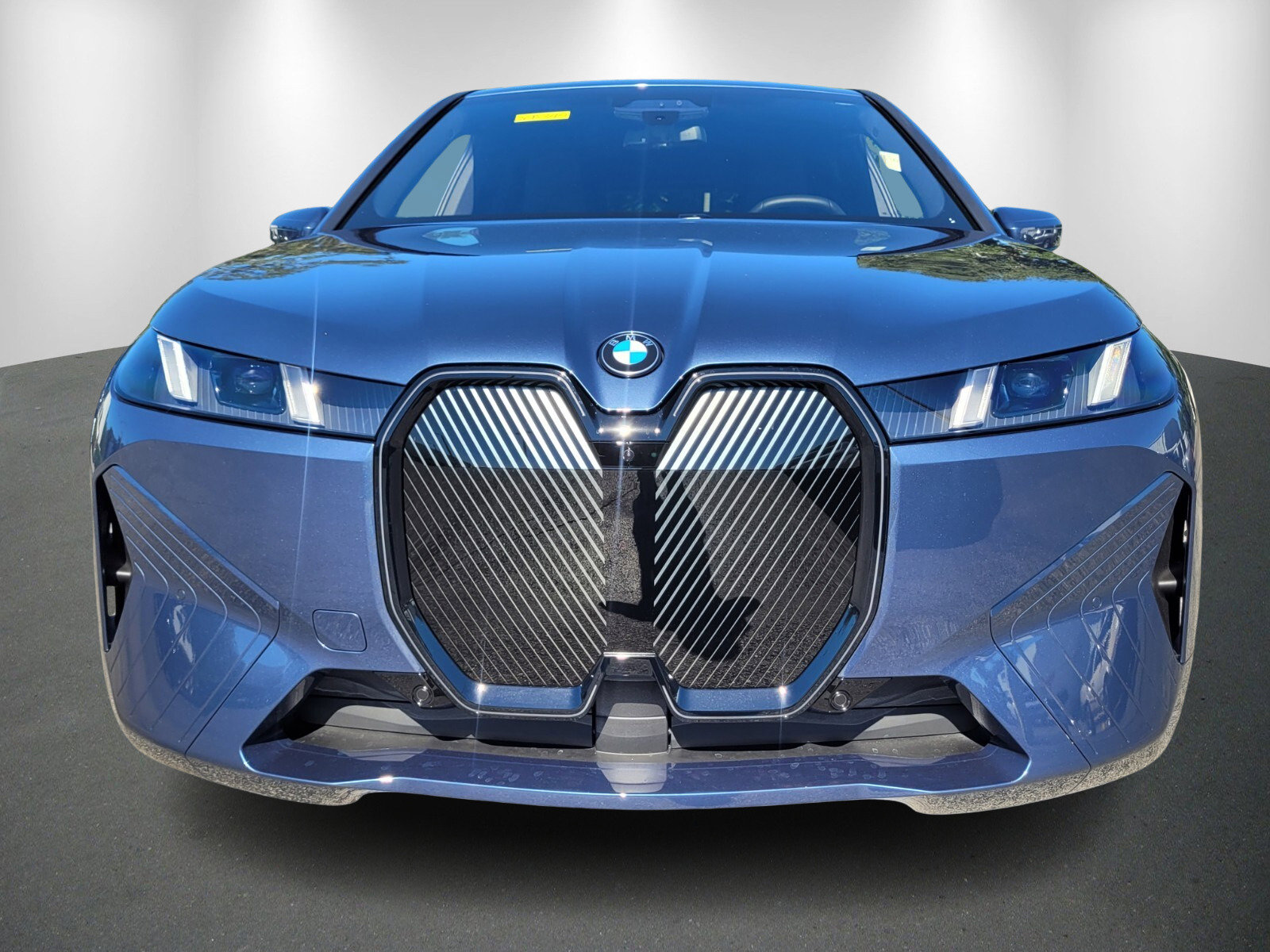 Used 2026 BMW iX xDrive45 image 2