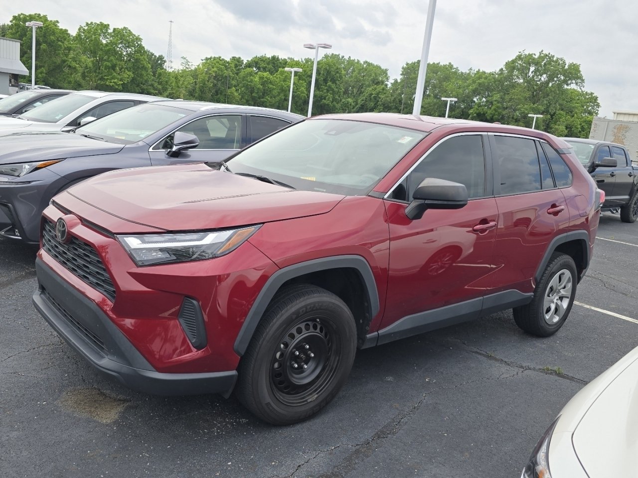 Used 2023 Toyota RAV4 LE FWD image 4