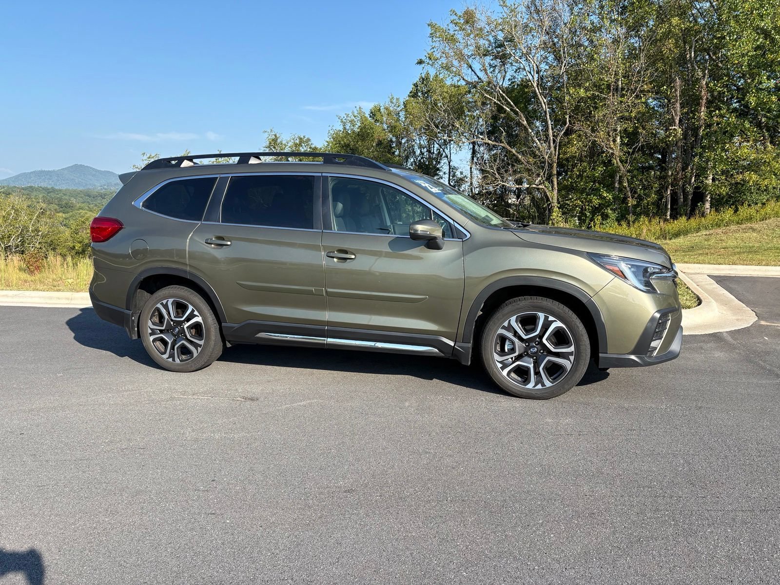 Used 2023 Subaru Ascent Limited AWD/4WD image 7