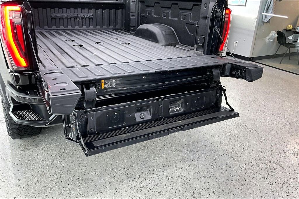Used 2024 GMC Sierra 2500 AT4X image 25