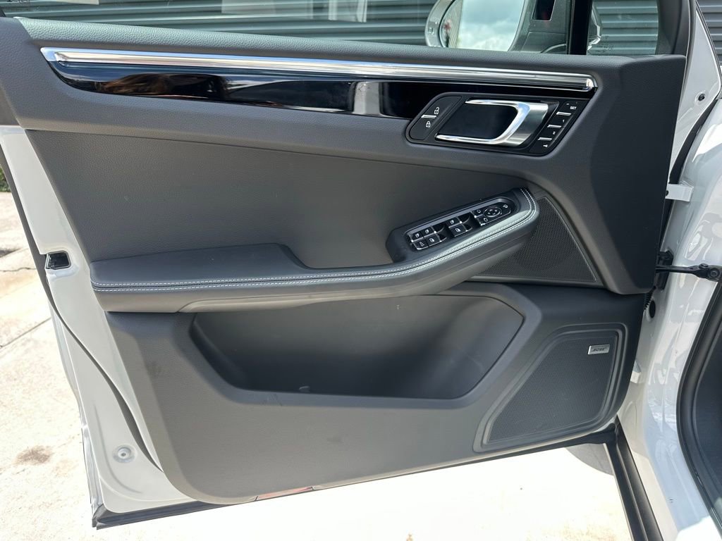 Certified 2026 Porsche Macan Turbo AWD/4WD image 19