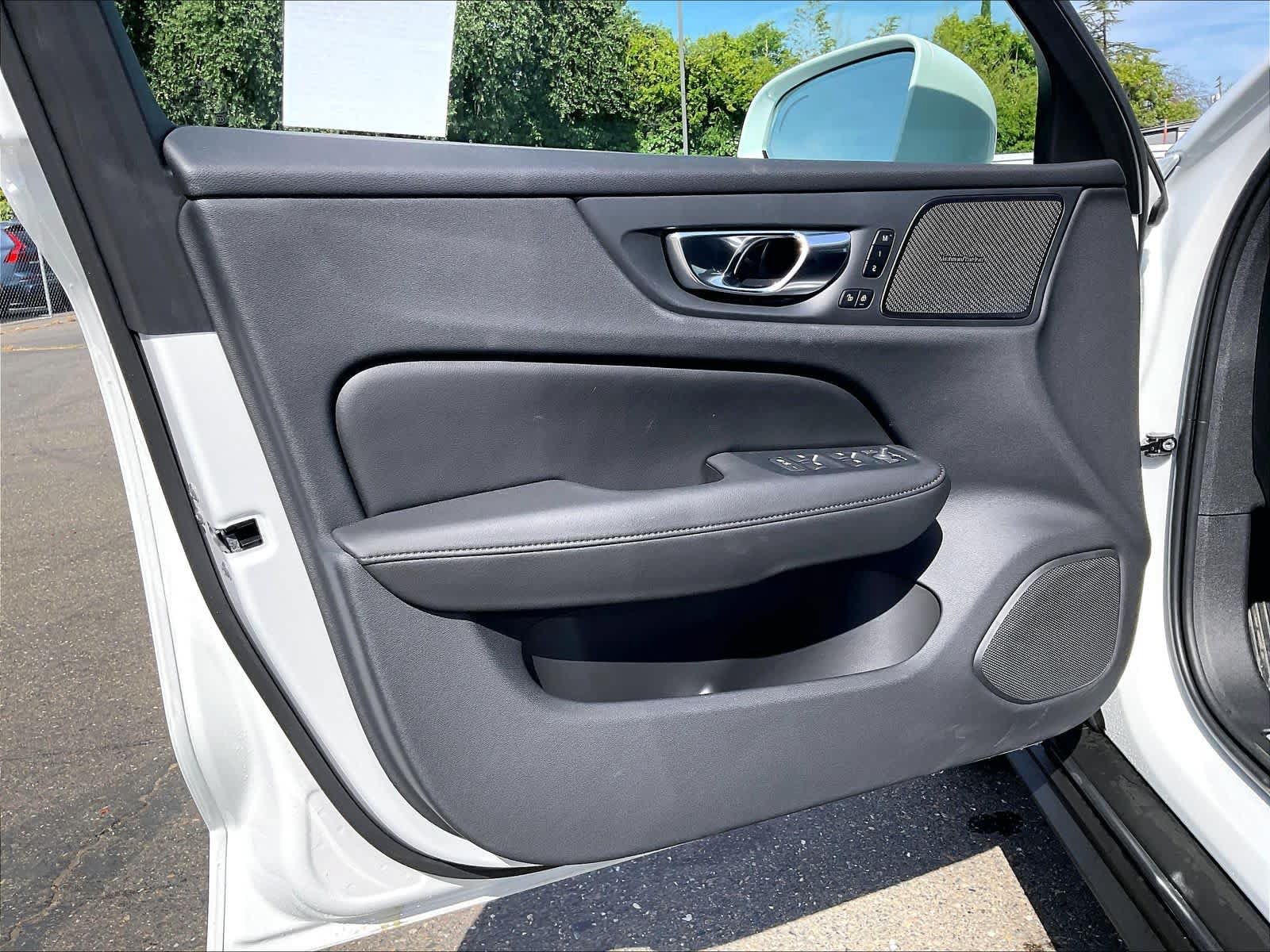 New 2026 Volvo V60 B5 Cross Country Plus w/ Protection Package Premier AWD/4WD image 24