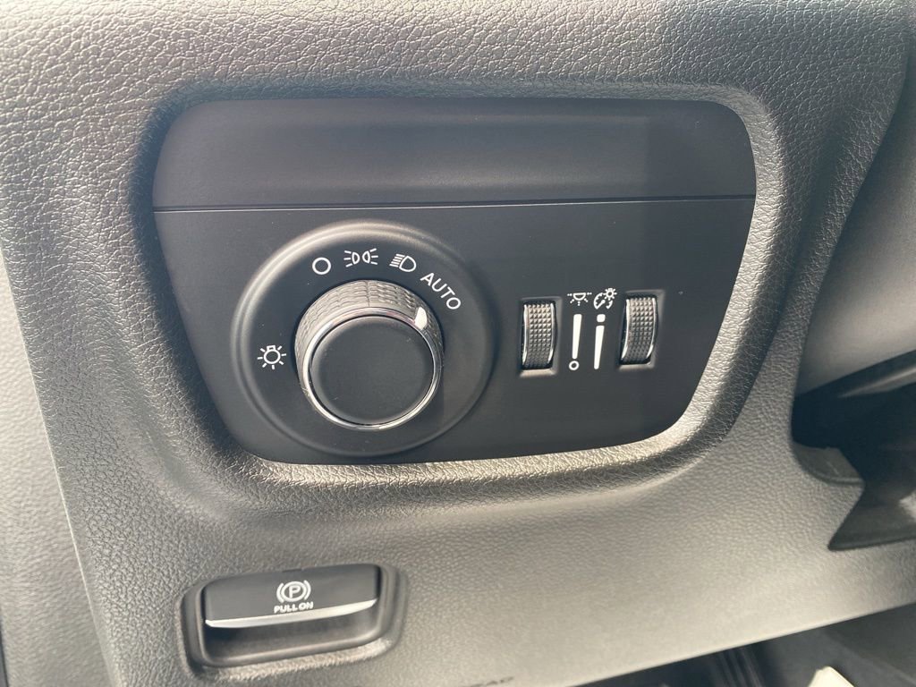 Used 2023 Jeep Grand Cherokee Altitude AWD/4WD image 14