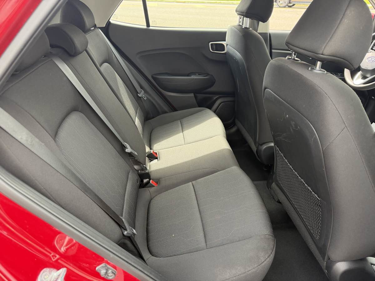 Used 2021 Hyundai Venue SE FWD image 18