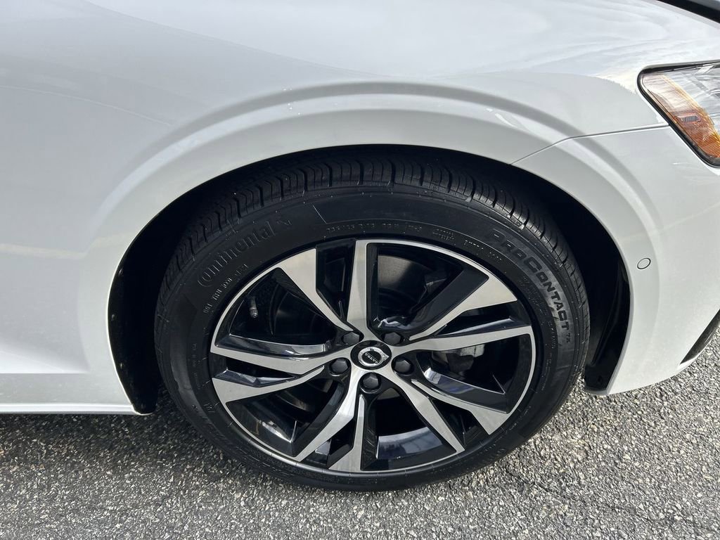 Certified 2025 Volvo S60 B5 Plus FWD image 13