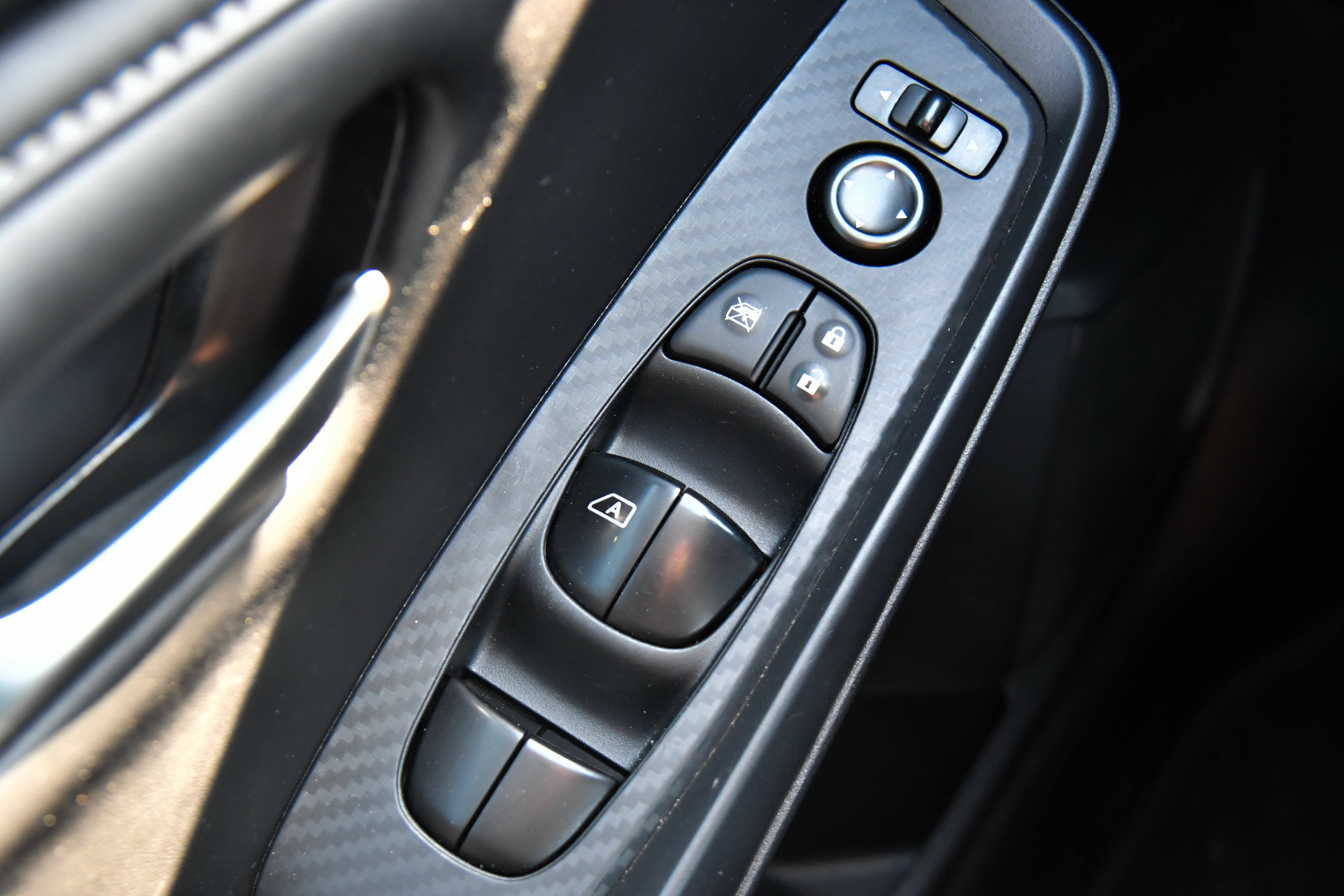 Used 2025 Nissan Sentra SV FWD image 29