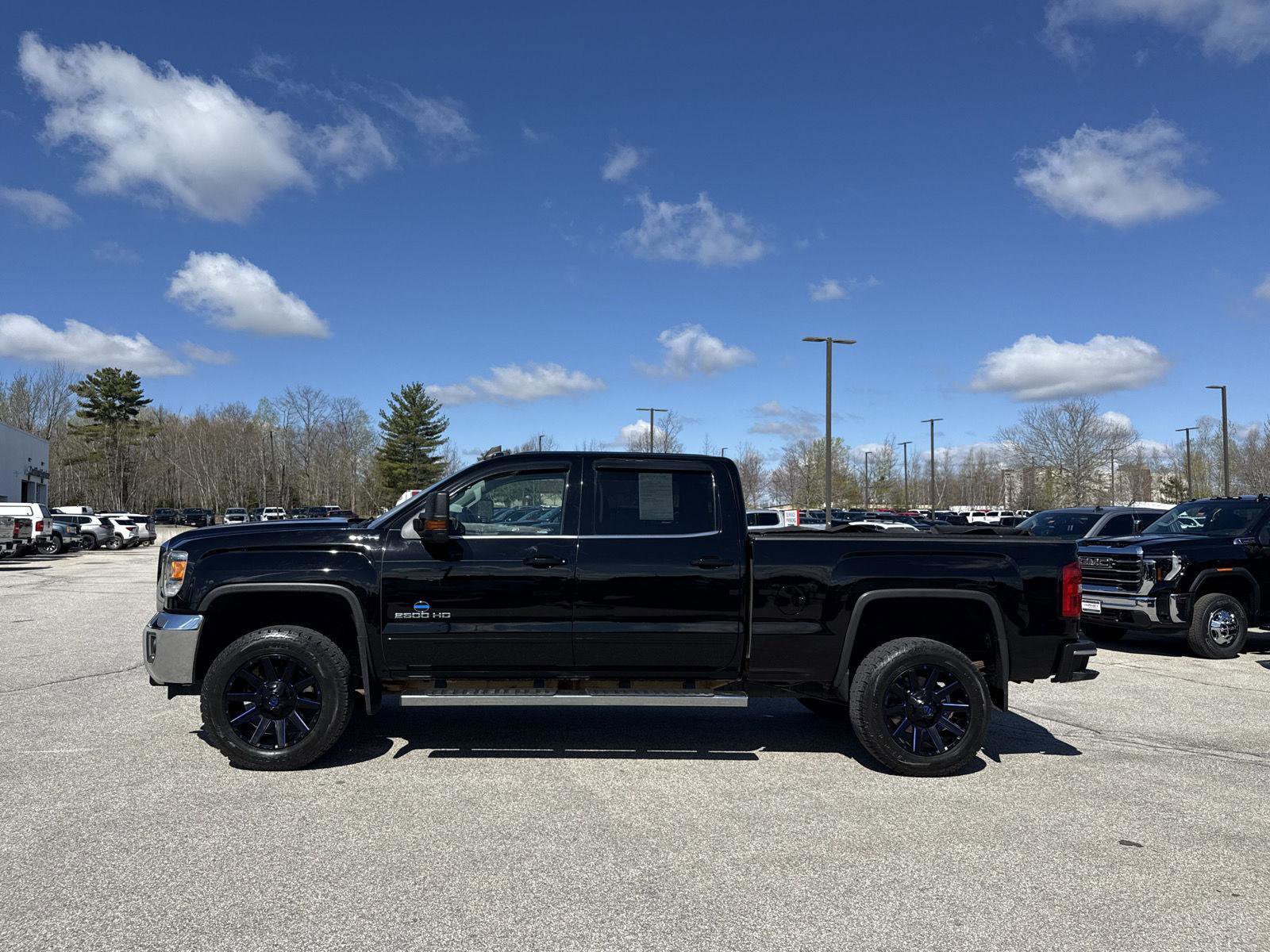 Used 2018 GMC Sierra 2500 SLE w/ HD SLE Preferred Plus Package AWD/4WD image 3