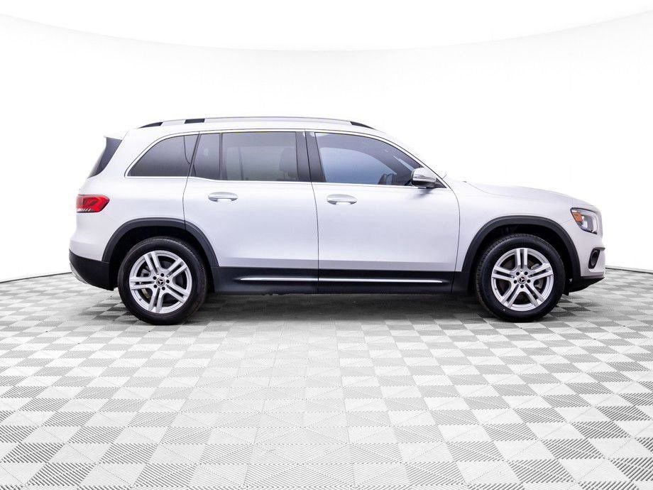 Used 2021 Mercedes-Benz GLB 250 4MATIC w/ Premium Package image 7