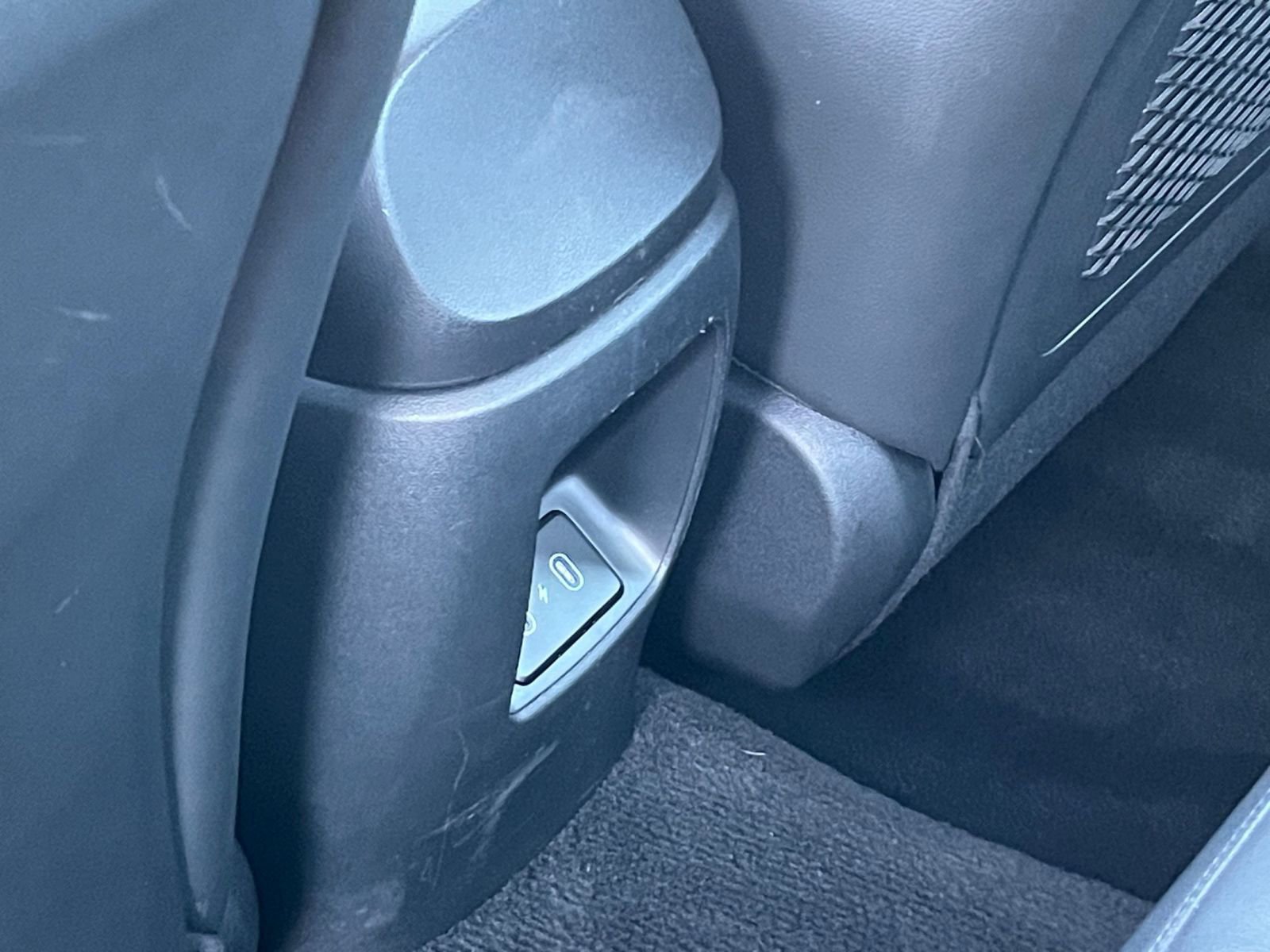 Used 2025 Hyundai Elantra Limited image 24