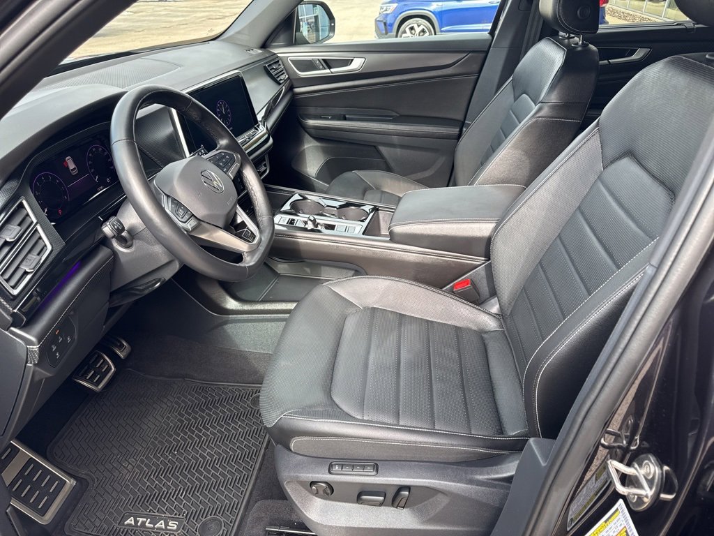 Certified 2025 Volkswagen Atlas Cross Sport SEL R-Line image 14